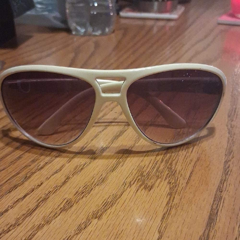 Chic Cream with Dark Lenses and Blue marbled design Sunglasses